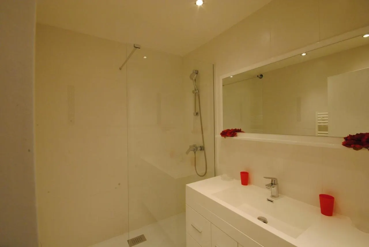 Gray D Albion Thi235 Apartment Cannes France