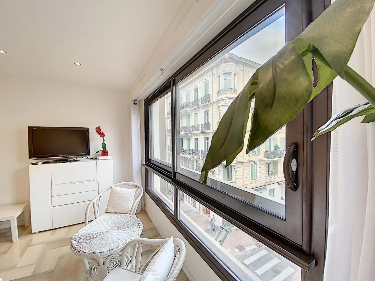 Gray D Albion Thi235 Apartment Cannes France