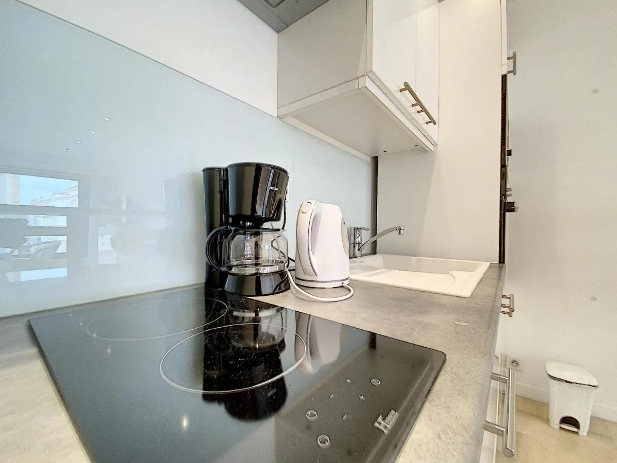 Gray D Albion Thi235 Apartment Cannes