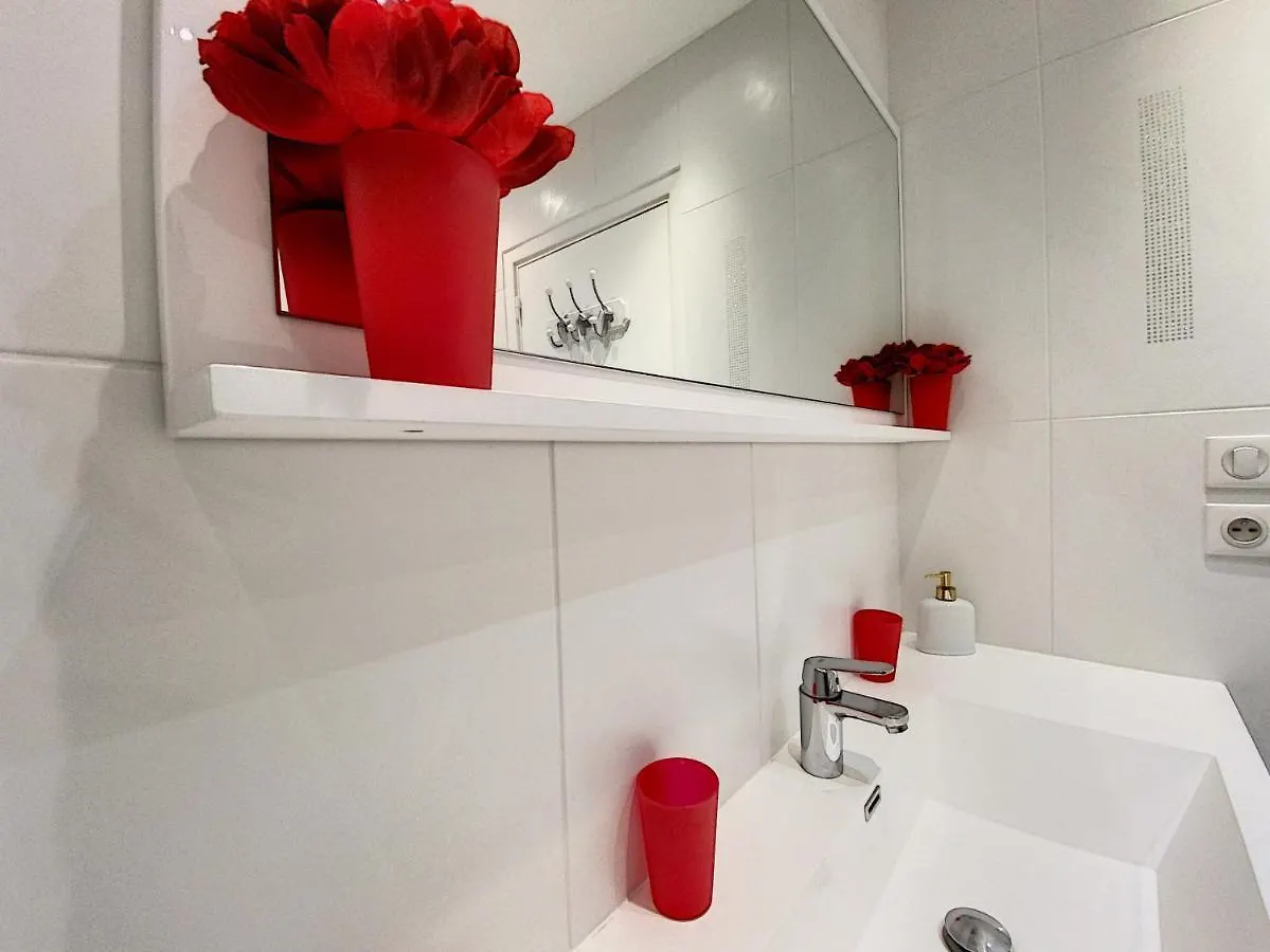 Gray D Albion Thi235 Apartment Cannes