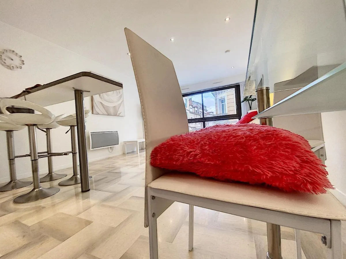 Gray D Albion Thi235 Apartment Cannes